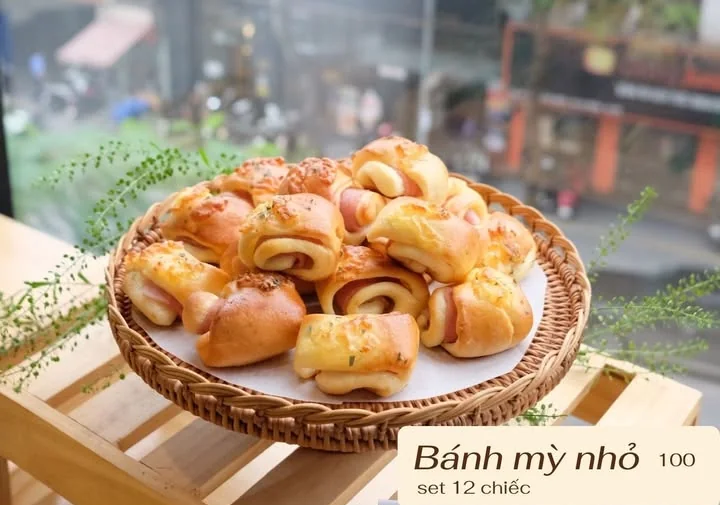Bánh mỳ nhỏ — cùi dìa